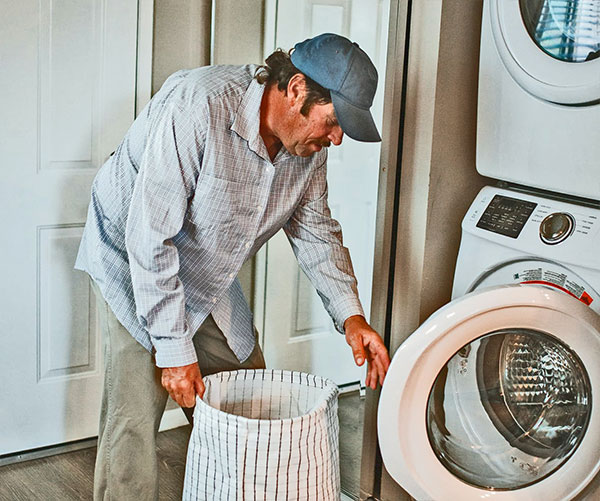 Man-doing-laundry-with-detergent